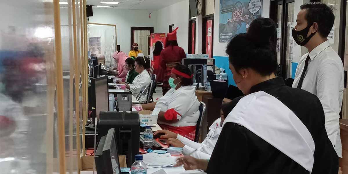 peringati-hari-pahlawan-dukcapil-mimika-layani-adminduk-24-jam-non-stop